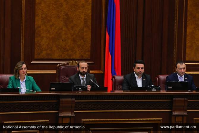 НС Армении проводит дополнительное заседание

