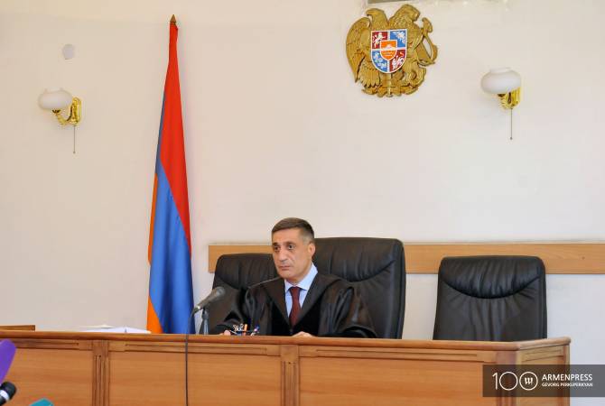 Judge leaves court hall to make decision without listening to objections of lawyers over 
Kocharyan’s case