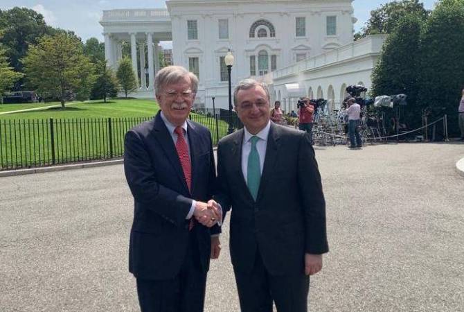 Zohrab Mnatsakanian et John Bolton sont prêts à élargir l’ordre du jour  de coopération 
bilatérale 
