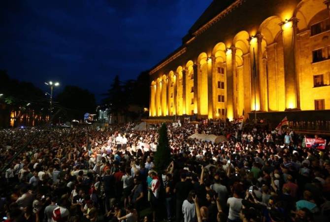 Среди пострадавших, в результате столкновений в Тбилиси, и подвергнутых приводу, 
граждан Армении нет