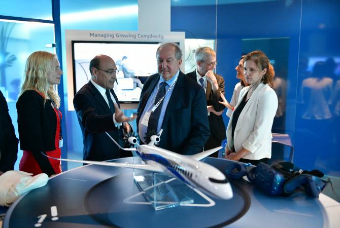 La société française Dassault systèmes fait des propositions de coopération au président 
arménien 