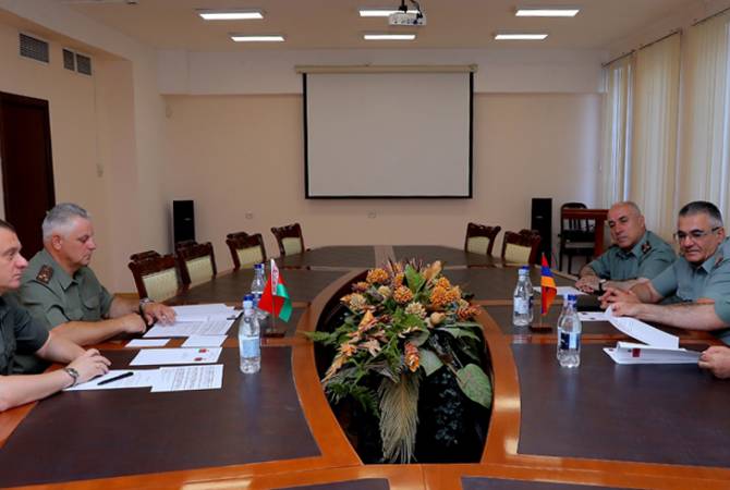 Des représentants des ministères de la Défense arménien et biélorusse ont discuté des 
perspectives de développement des systèmes de communication des Forces armées des deux 
pays