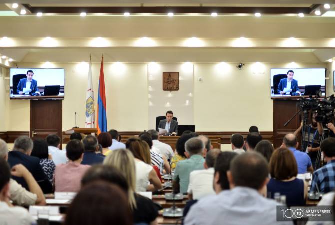 АРМЕНИЯ: В мэрии Еревана обсуждают вопрос переселения жителей 10 аварийных домов улицы Арзуманяна