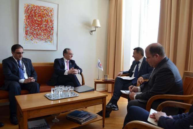 Министр иностранных дел Зограб Мнацаканян встретился с председателем 
Международного комитета Красного Креста Петером Маурером