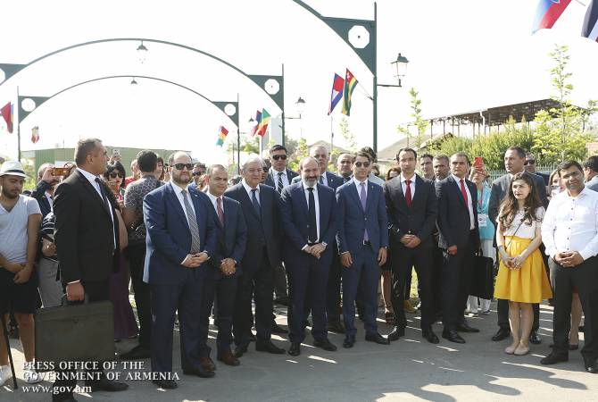 رئيس الوزراء الأرميني نيكول باشينيان يحضر افتتاح حديقة الفرنكوفونية ومجمع الألعاب الرياضية في بلدة 
ماسيس في مقاطعة آرارات