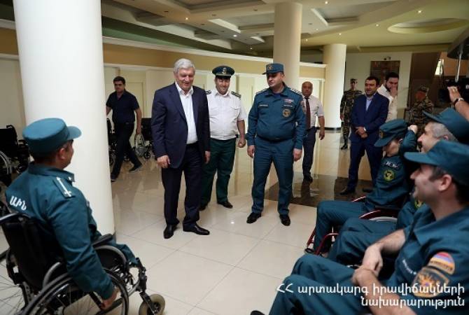 Феликс Цолакян 5 сотрудникам МЧС вручил  новые инвалидные коляски