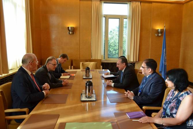  Глава МИД Армении встретился с генеральным директором Женевского офиса ООН 
Майклом Мёллером

 