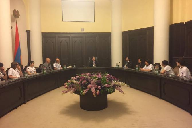 Armenian Mesrobian School children hosted by deputy PM Avinyan