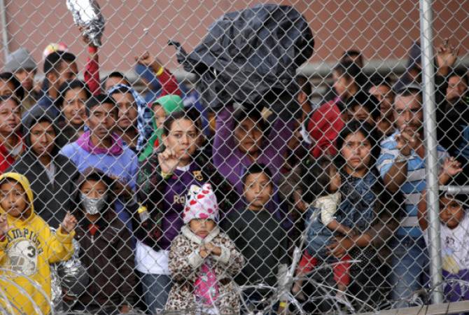 В США одобрили выделение $4,6 млрд гуманитарной помощи мигрантам на границе с 
Мексикой