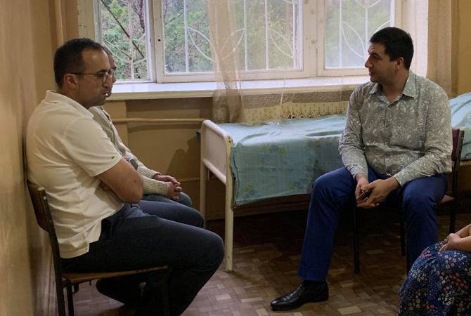 Арсен Торосян посетил возвращенного из Азербайджана в Армению Завена  Карапетяна