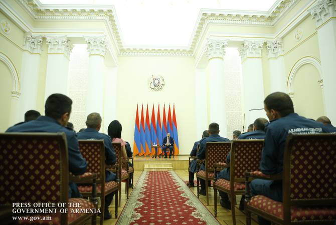 Премьер принял группу осуществлявших гуманитарную миссию в Сирии армянских 
специалистов