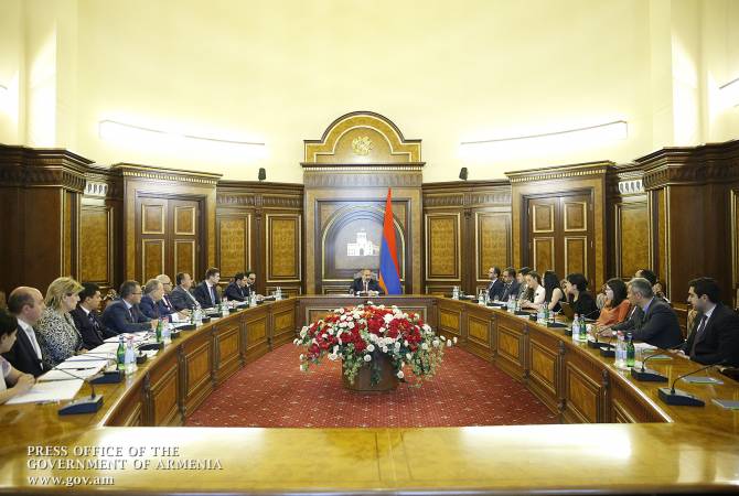 Le Premier ministre a tenu une réunion sur le développement de l'Aviation civile en Arménie