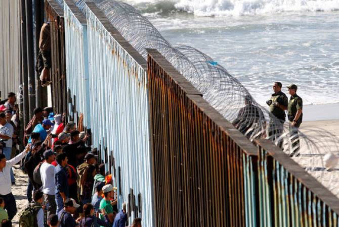 Суд в США не разрешил Трампу строить стену на границе с Мексикой