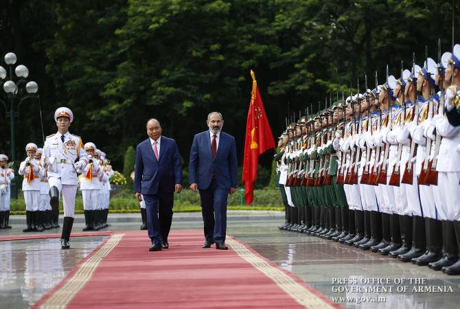 رئيس الوزراء نيكول باشينيان يعقد اجتماع رسمي مع رئيس وزراء فييتنام نجوين فيتش وبحث تعميق العلاقات