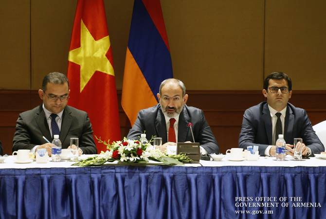 رئيس الوزراء نيكول باشينيان يجتمع بقيادة غرفة التجارة والصناعة الفيتنامية وبحث المشاريع الاسثمارية