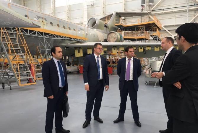 Сурен Папикян посетил Минский завод гражданской авиации