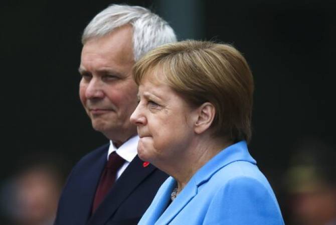 В кабмине ФРГ заверили, что Меркель чувствует себя хорошо, несмотря на очередной 
приступ