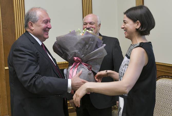 الرئيس أرمين سركيسيان يستضيف السوبرانو الشهيرة الحاصلة على جوائز عالمية هاسميك كريكوريان
