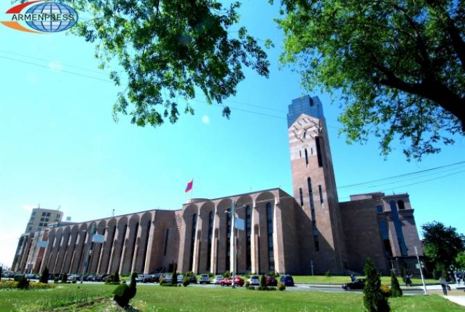 A group of citizens again protest outside Yerevan City Hall over waste disposal situation