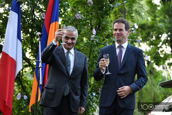 العلاقات بين أرمينيا وفرنسا أخوية ورائعة-الاحتفال بالعيد الوطني الفرنسي بسفارة فرنسا بيريفان-