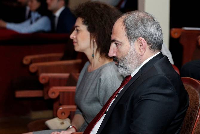 Nikol Pashinyan et Anna Hakobyan étaient présents au concert de l'Orchestre symphonique des 
jeunes  