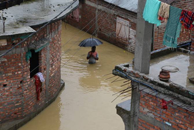 Népal: les inondations et les glissements de terrain ont fait 65 morts