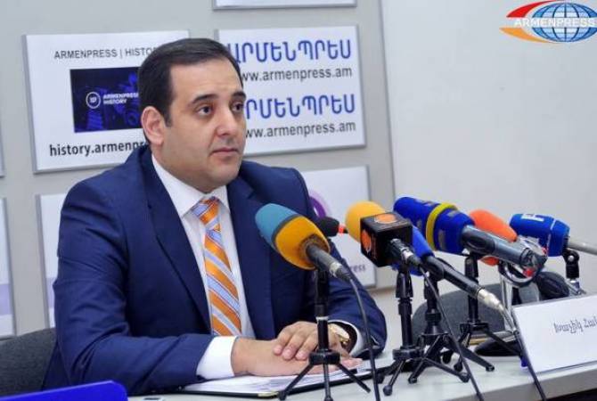 Начальник управления по охране природы мэрии Еревана Хачик Акопян освобожден с 
должности