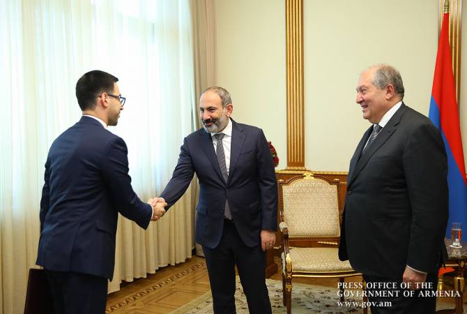 Никол Пашинян и Армен Саркисян поздравили министра юстиции Рустама Бадасяна