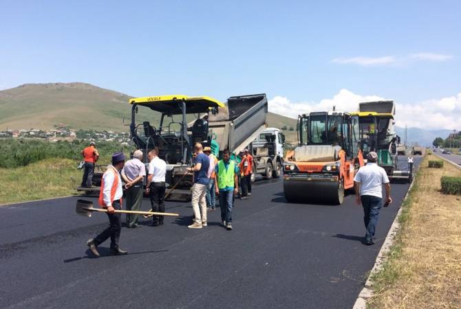 Ремонтируется межгосударственная автотрасса Ереван – Севан - Иджеван - граница 
Азербайджана