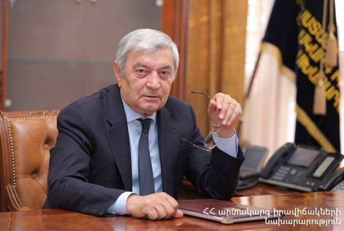 Министр ЧС Армении поздравил сотрудников сейсмической защиты с профессиональным 
праздником