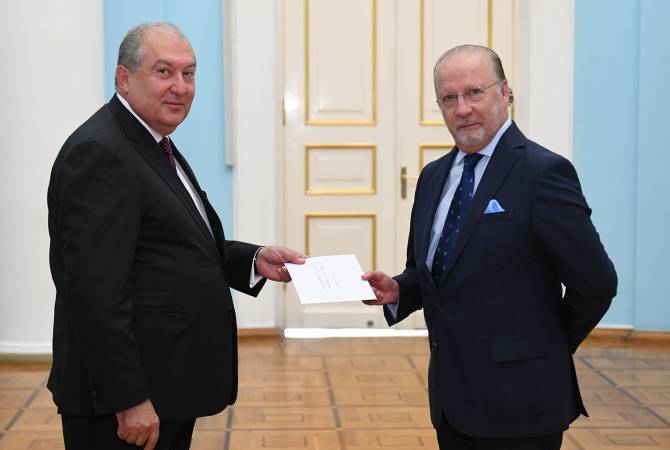 Le nouvel Ambassadeur d’Espagne a remis ses lettres de créance au président Armen Sarkissian