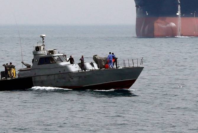 СМИ: Иран задержал в Персидском заливе иностранное судно с контрабандным топливом