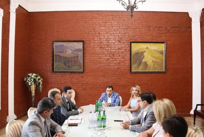 Rencontre entre le Haut-Commissaire et des représentants de la communauté arménienne à 
Moscou 