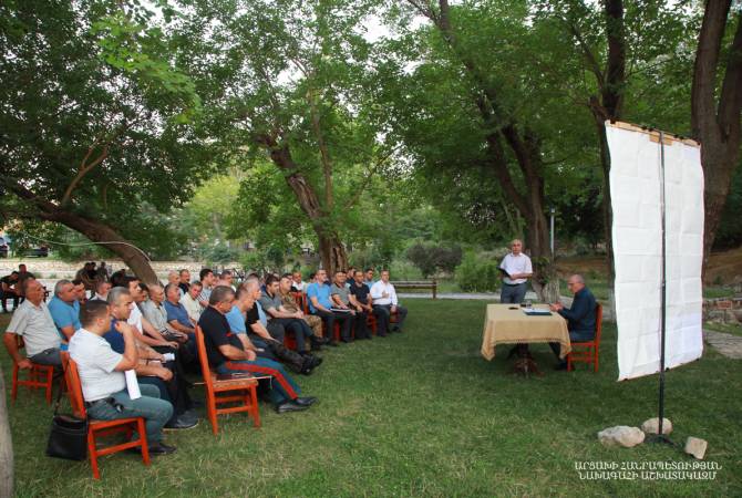 Le président d'Artsakh tient de larges consultations à Tigranakert 