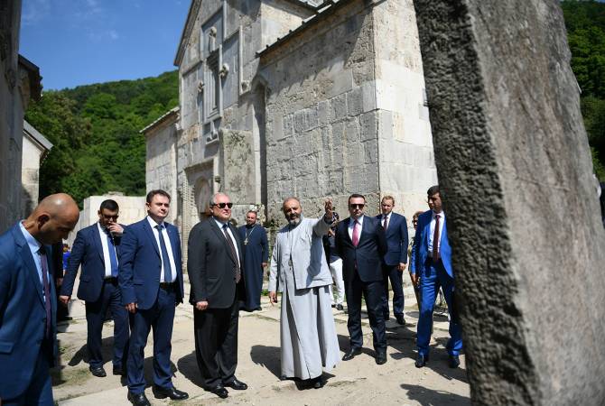 Le président Sarkissian a visité le complexe monastique Haghartsine, dans la région de Tavouch
