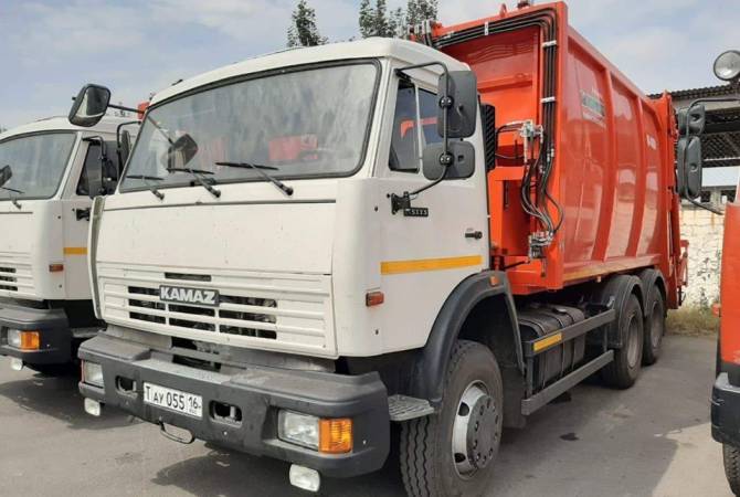 Две мусороуборочные машины, приобретенные мэрией Еревана, уже на месте