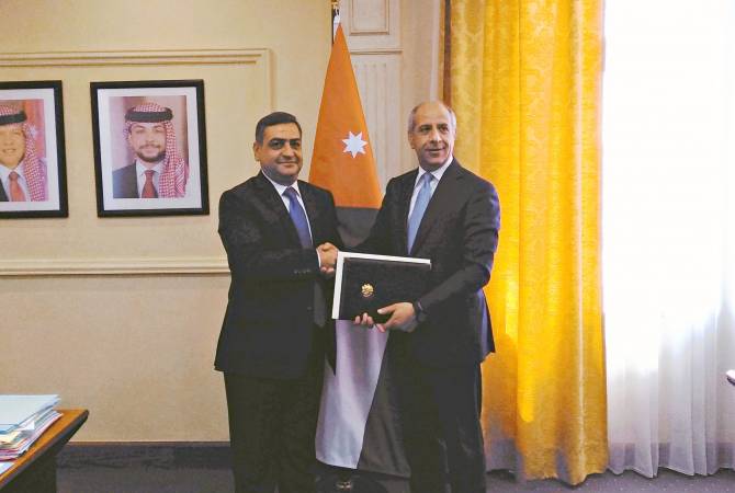 Посол Армении вручил копии верительных грамот МИД Иордании