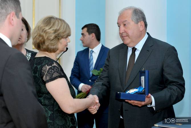 President Sarkissian posthumously awards Arman Kirakosyan with Order of Honor