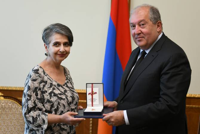 Президент Армен Саркисян принял композитора-песенника Марине Алес