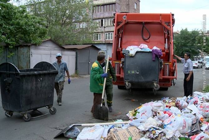 Երևանում փակվում են բարձրահարկ շենքերի աղբամուղները. որոշումը բնակիչներինն 
է, կան նաև դժգոհողներ