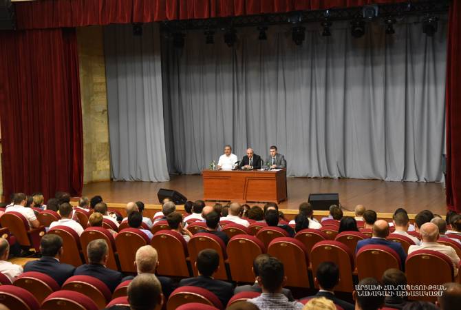  Президент Арцаха провел совещание по вопросам организации 7-х Всеармянских летних 
игр 