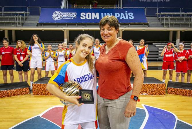 لاعبة منتخب أرمينيا للشابات تحت 18 عاماً كايلا كشميشيان-15 عام-تنال جائزة أفضل لاعبة ببطولة أوروبا