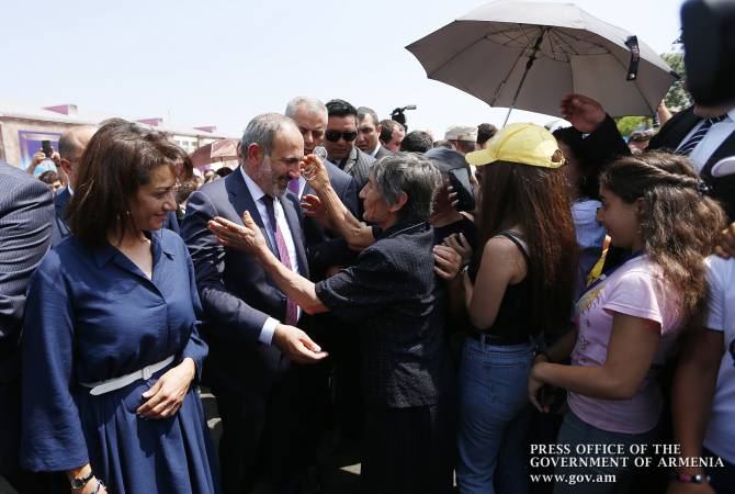 PM Pashinyan lays flowers at memorial of Artsakh war victims