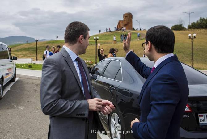 Tigran Avinian a eu une brève réunion avec le Ministre d'État de l'Artsakh