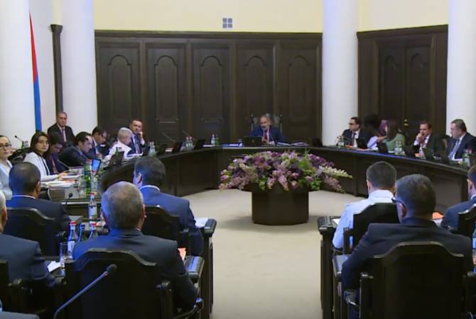 Zareh Sinanyan has first Cabinet meeting in Armenia 