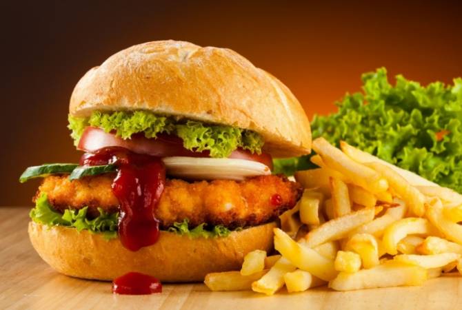 Ученые признали рестораны быстрого питания "рассадниками" ожирения