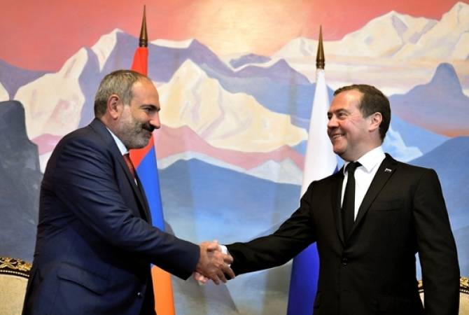 Rencontre de Nikol Pashinyan et Dmitri Medvedev au Kirghizistan