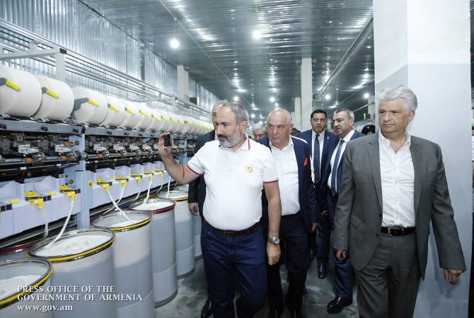رئيس الوزراء نيكول باشينيان يشترك بحفل افتتاح مصنع نسيج كبير في مدينة ماراليك بمقاطعة شيراك