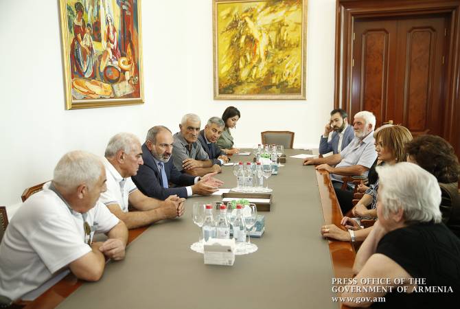 PM Pashinyan meets with relatives of March 1 victims