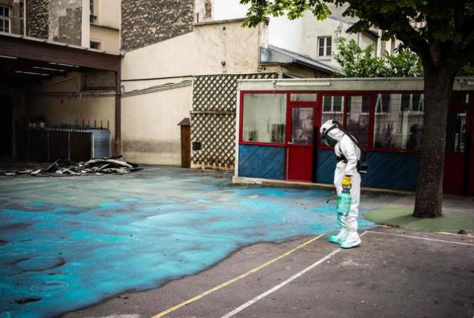В Париже началась операция по очистке кварталов у Нотр-Дама от загрязнения свинцом
